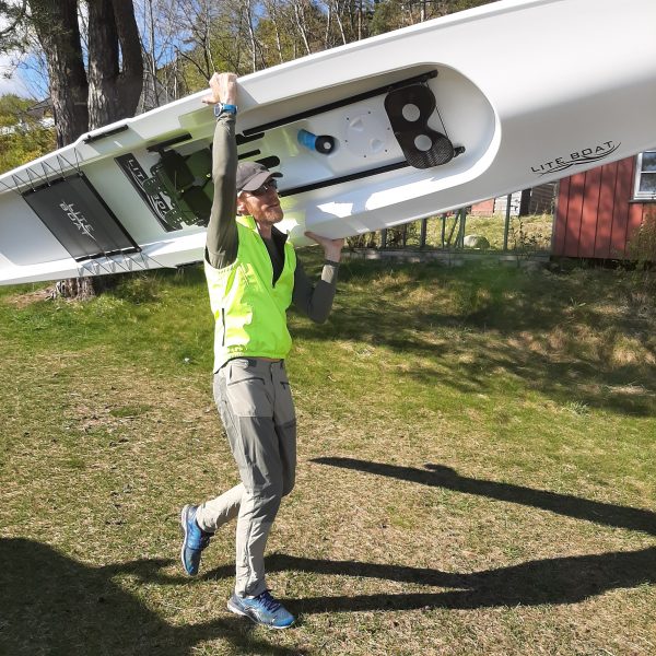 very light, easy to carry and put on your car